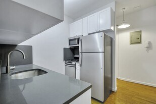 121 Madison Ave in New York, NY - Building Photo