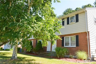 83 Shawn Dr in Bristol, CT - Foto de edificio - Building Photo