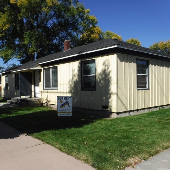 property at 735 SW Glacier Ave