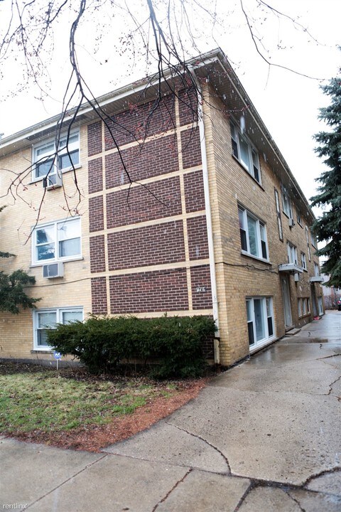 4416 N Harding Ave-Unit -Apt 8 in Chicago, IL - Building Photo