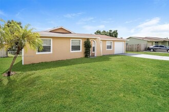 830 Royal Palm Beach Blvd in Royal Palm Beach, FL - Foto de edificio - Building Photo