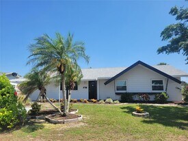714 Cypress Pl in Sun City Center, FL - Building Photo