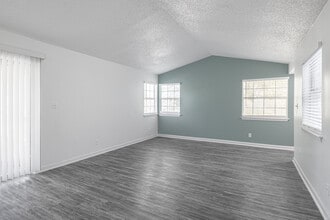 Osprey on the Bluffs in Savannah, GA - Building Photo - Interior Photo