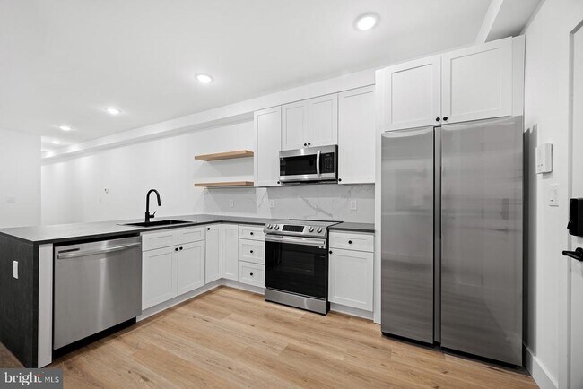 property at 3216 W Diamond St