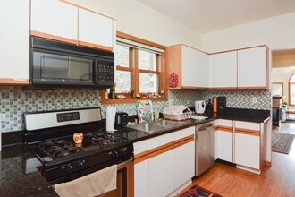 3717 N Janssen Ave, Unit J04P in Chicago, IL - Building Photo - Building Photo