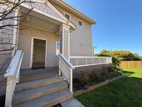 251 Walnut Dr in Ventura, CA - Building Photo - Building Photo