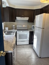 10 Pine Grove Rd, Unit Apartment A in Nantucket, MA - Building Photo - Building Photo