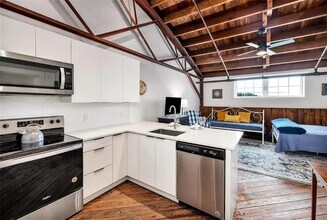 207 Gloucester St in Brunswick, GA - Building Photo - Building Photo