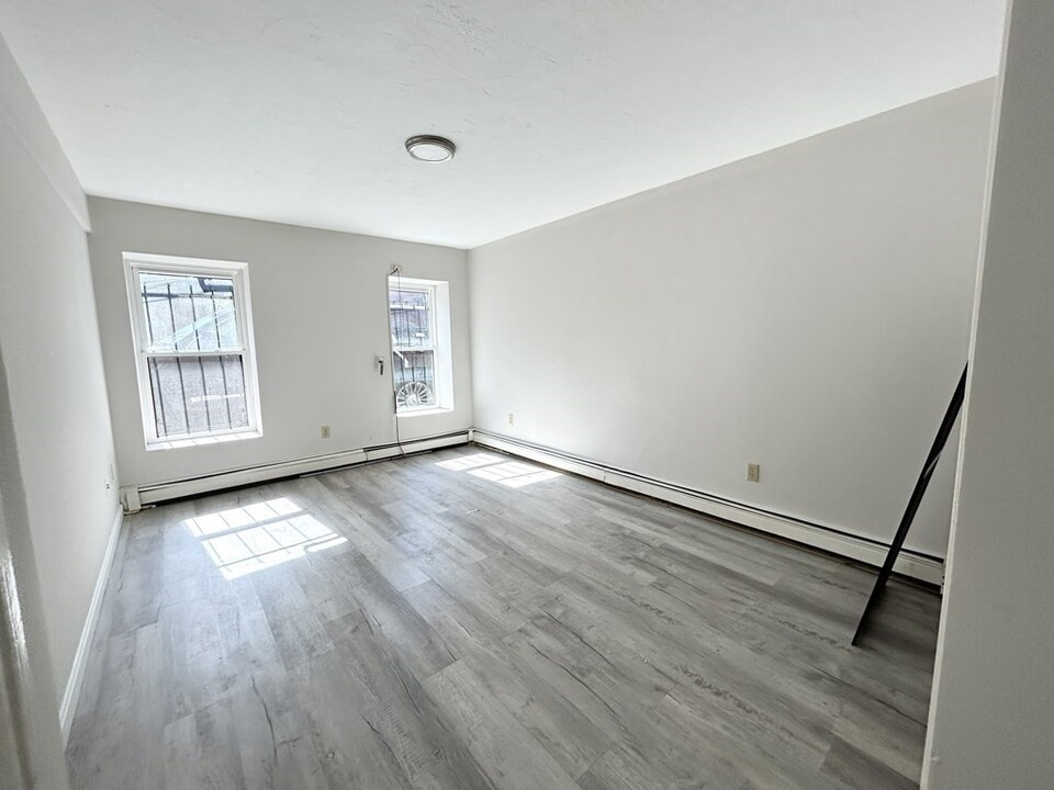 17 Warwick St, Unit 2 in Boston, MA - Building Photo