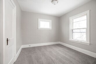 8505 Garfield Blvd in Garfield Heights, OH - Foto de edificio - Building Photo