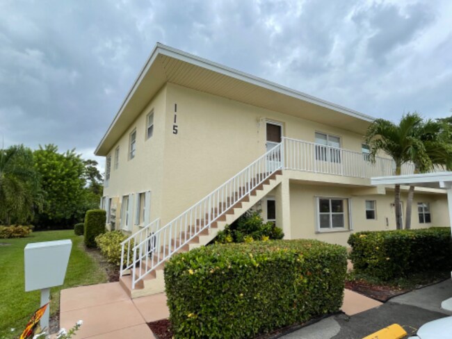 2950 SE Ocean Blvd in Stuart, FL - Building Photo - Building Photo