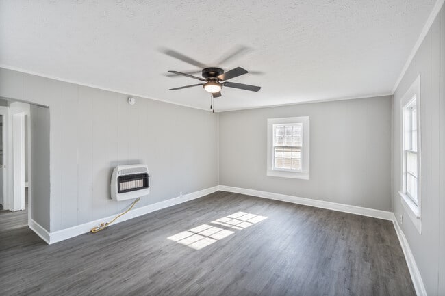 611 E Main St in Glasgow, KY - Building Photo - Building Photo