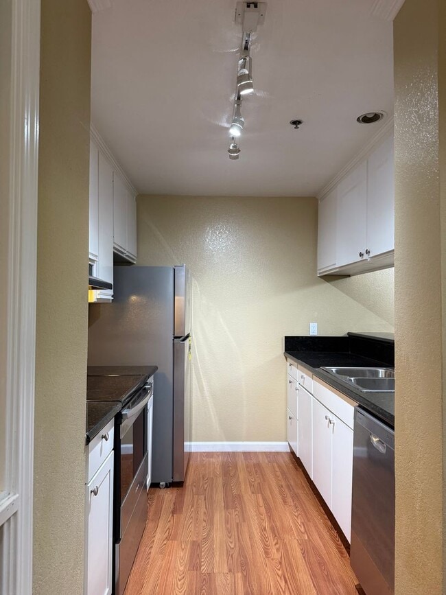 1271 Poplar Ave in Sunnyvale, CA - Building Photo - Building Photo