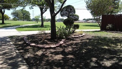 1900 Apple Valley Rd in Plano, TX - Building Photo - Building Photo