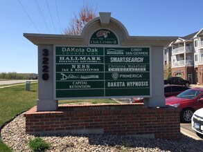 Royal Oak Apartments/ Oak Centre II in Sioux Falls, SD - Building Photo - Building Photo