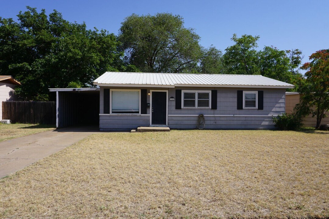 3106 37th St in Lubbock, TX - Building Photo