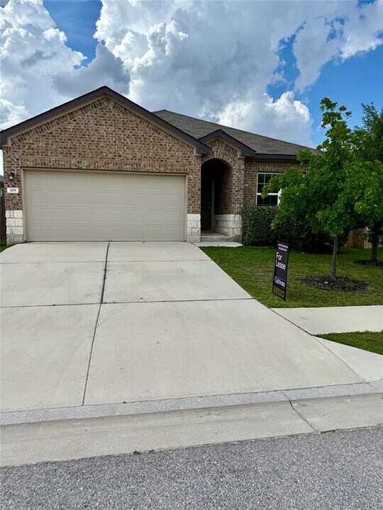 108 American Ave in Liberty Hill, TX - Building Photo