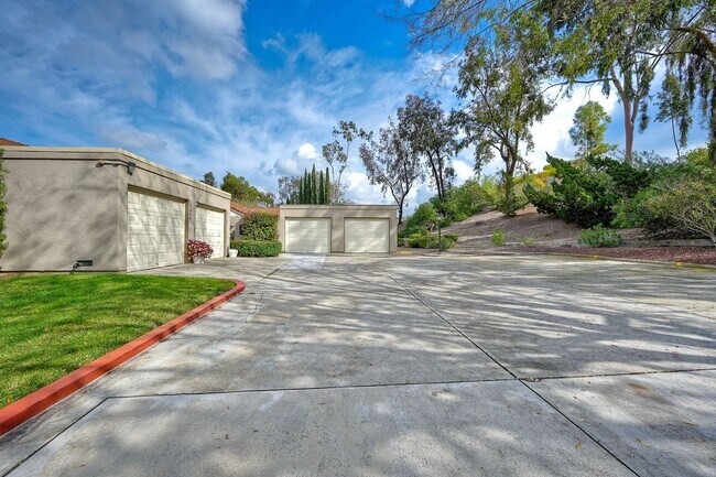 17465 Plaza Otonal in San Diego, CA - Building Photo - Building Photo
