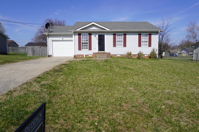 939 Van Buren Ave in Oak Grove, KY - Building Photo - Building Photo