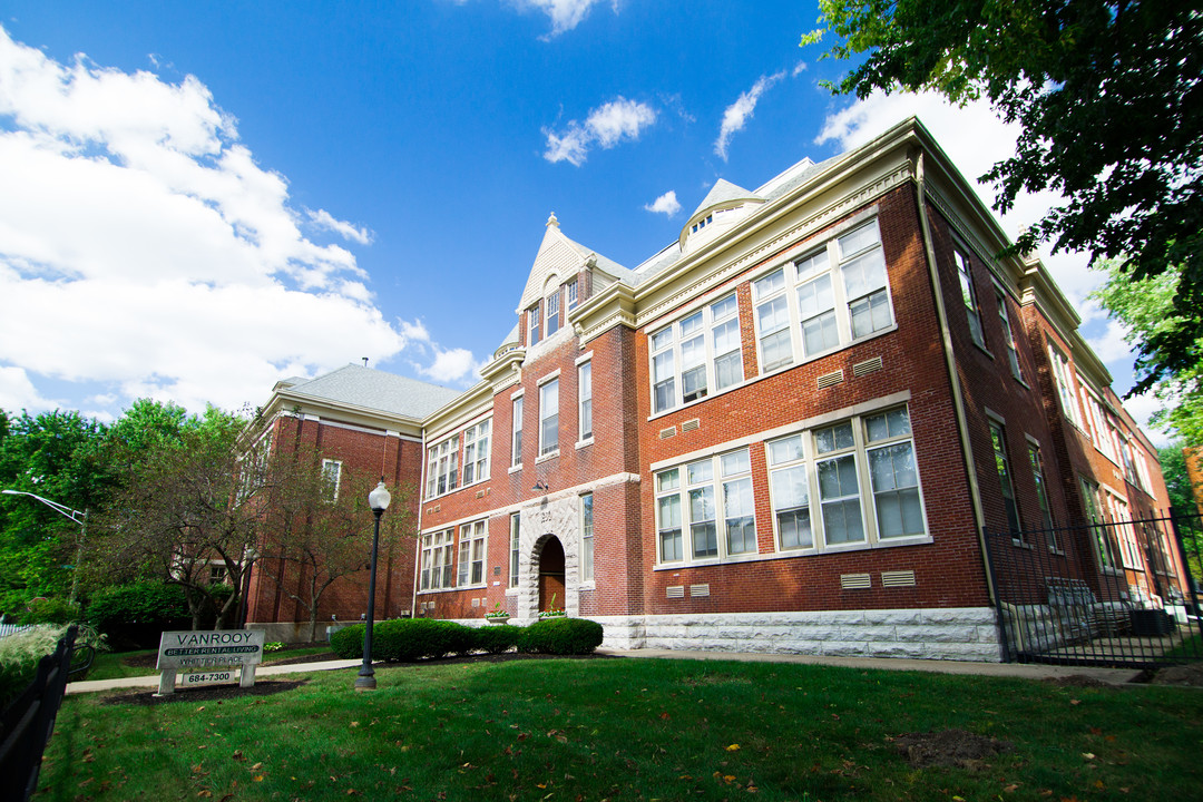 Whittier Place in Indianapolis, IN - Foto de edificio