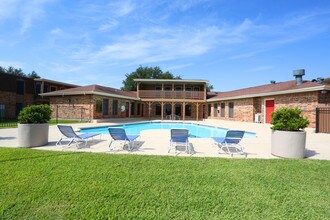 Sterling Bay Apartments in Baytown, TX - Building Photo - Building Photo