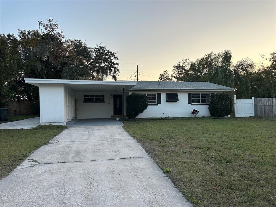 218 Rhea Cir in Lakeland, FL - Building Photo