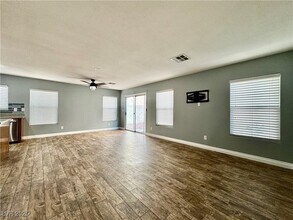578 Columbia Pike Ave in Las Vegas, NV - Building Photo - Building Photo