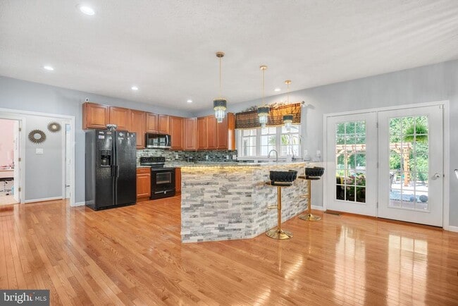 property at 8941 Grotto Ct