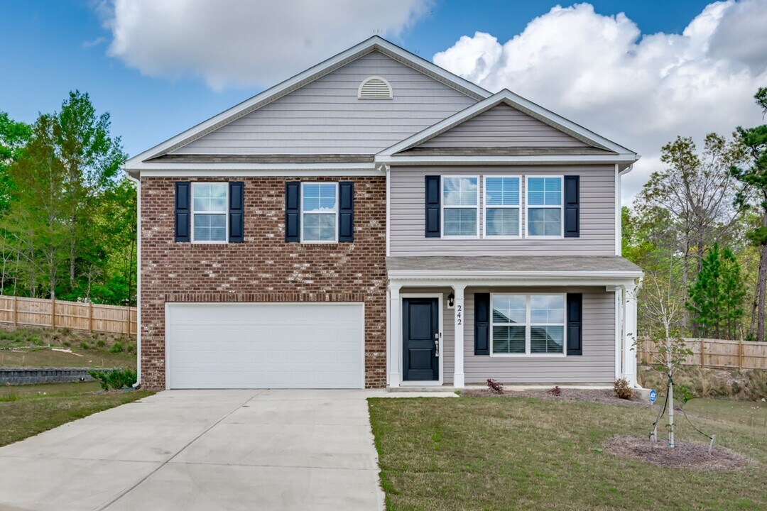 242 Carrington Dr in Lugoff, SC - Building Photo
