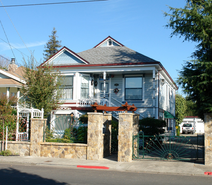 1016 King St in Santa Rosa, CA - Building Photo