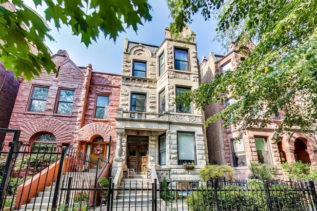 property at 734 W Briar Pl