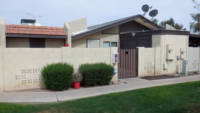 property at 712 N Santa Barbara #16