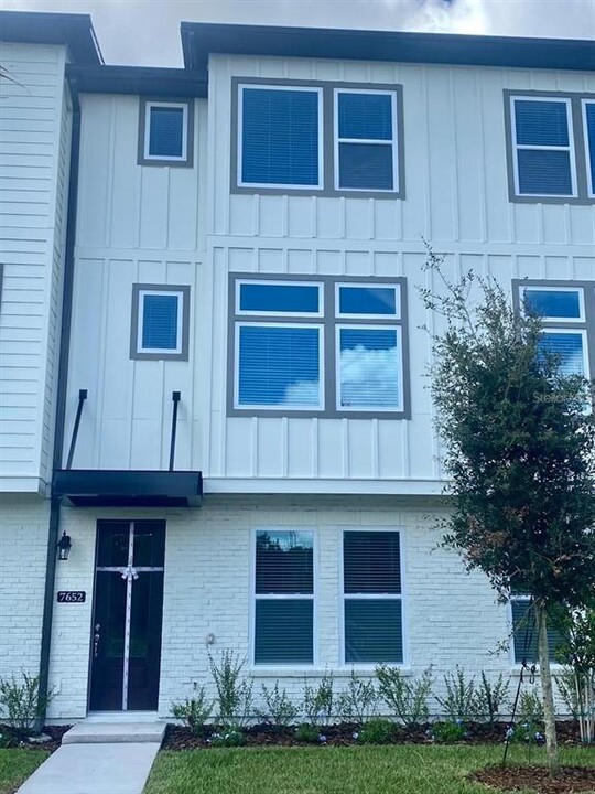 7652 Nemours Pkwy in Orlando, FL - Building Photo
