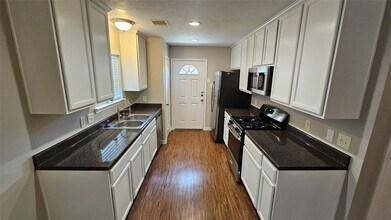 8715 Dallas Acorn St in Houston, TX - Building Photo - Building Photo