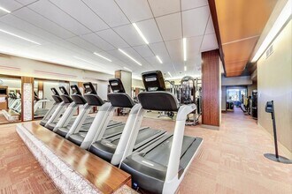 400 E Randolph St, Unit 823 in Chicago, IL - Building Photo - Building Photo