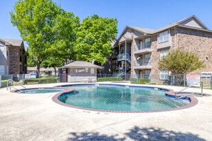 The Meadows in Garland, TX - Building Photo