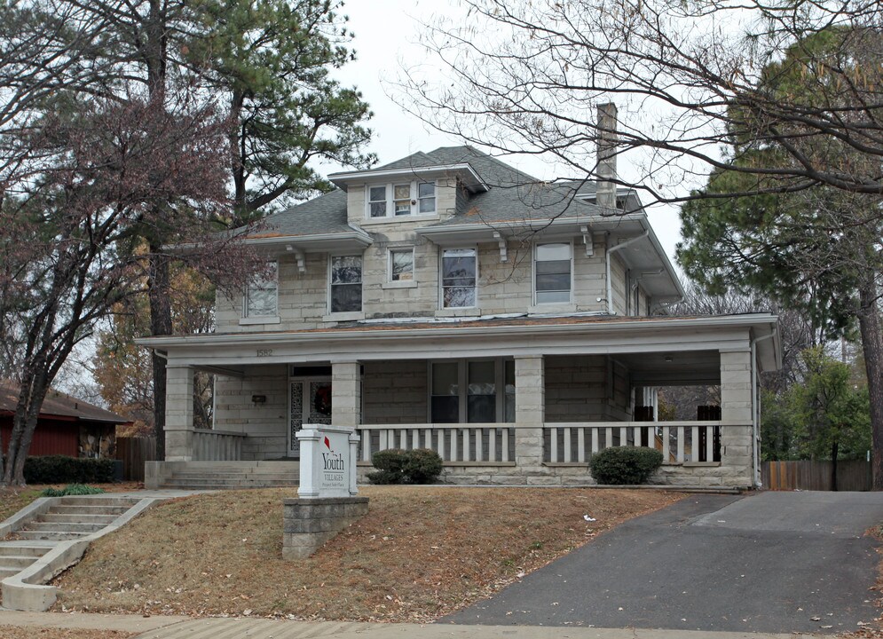 1582 Poplar Ave in Memphis, TN - Building Photo