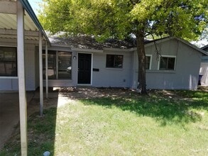 836 W Barron Ave in Everman, TX - Building Photo - Building Photo