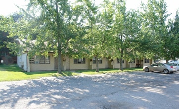 Sturgis Crossings in St. Johns, MI - Building Photo - Building Photo