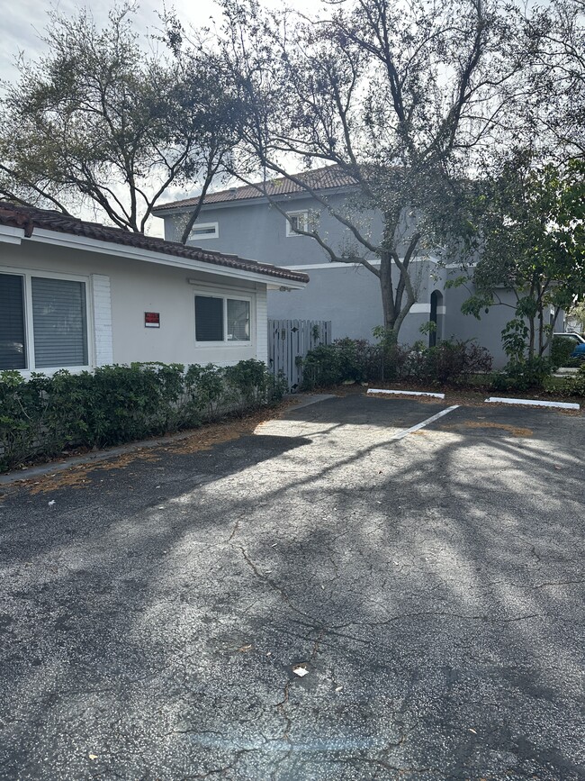 8704 NW 38th Dr in Coral Springs, FL - Building Photo - Building Photo