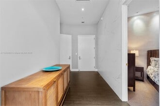 16001 Collins Ave in North Miami Beach, FL - Building Photo - Building Photo