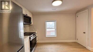 5731 Stanley Ave in Niagara Falls, ON - Building Photo - Building Photo