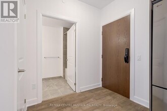 3240-3240 William Coltson Ave in Oakville, ON - Building Photo - Building Photo
