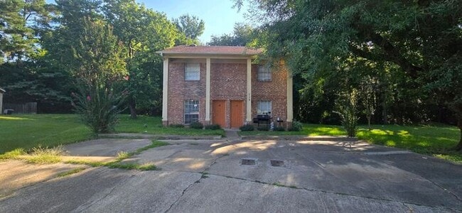 property at 118 Pinebrook Pl