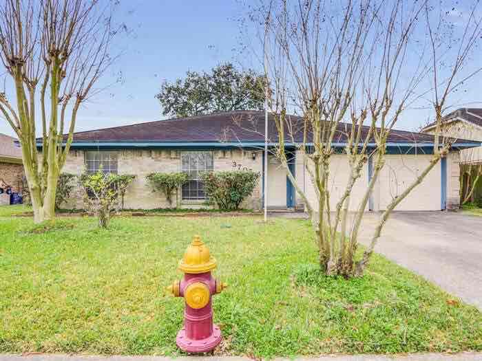 3705 Downing Cir in Deer Park, TX - Building Photo