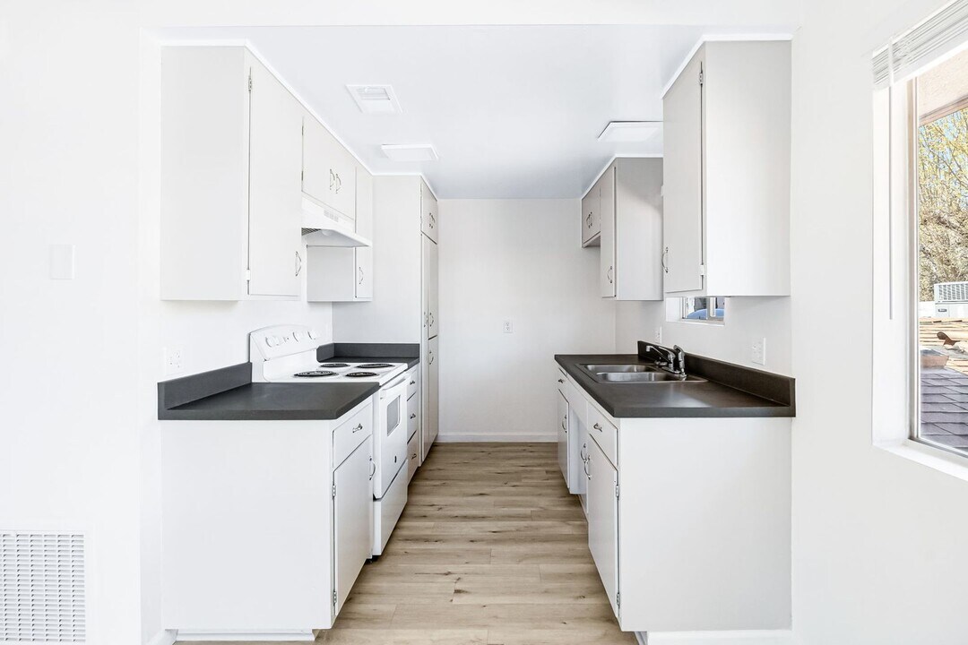 55130 Airlane Dr in Yucca Valley, CA - Building Photo