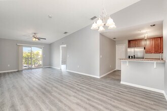 4037 Meander Plz, Unit 207 in Rockledge, FL - Foto de edificio - Building Photo