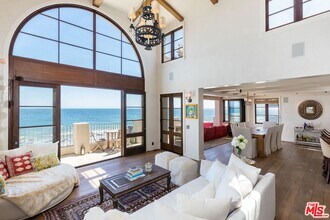 20758 Pacific Coast Hwy in Malibu, CA - Building Photo - Building Photo