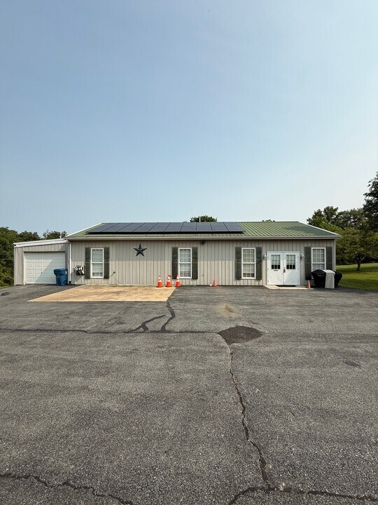408 Newcomer Rd, Unit 408A in Windsor, PA - Building Photo