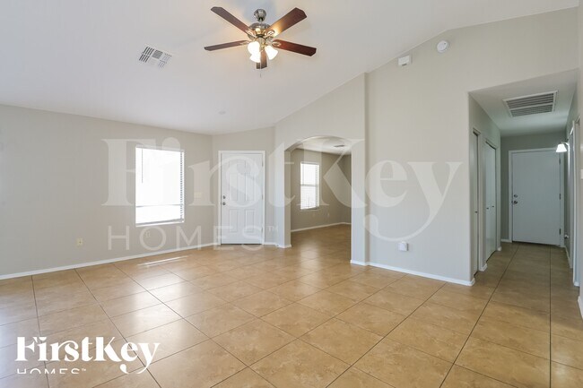 8388 S Gupta Dr in Tucson, AZ - Foto de edificio - Building Photo